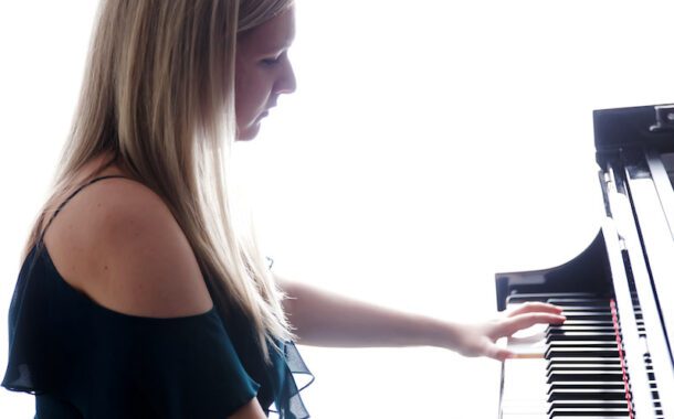 Performance Guest, Pianist, Clara Haslop on the Show - Ep716