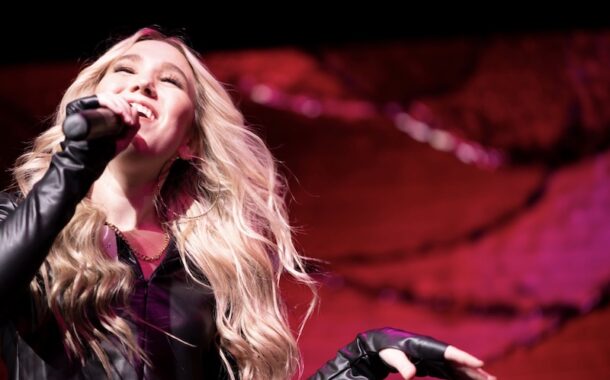 Singer / Songwriter Chloe Wedge on The LIFE CHANGES Show Ep725