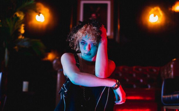 Earth to Eve - Alternative Pop Singer/Songwriter on the Show - Ep743