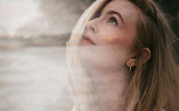 Singer / Songwriter Katie Buxton on The Life Changes Show - Ep793