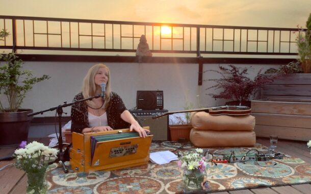 Singer, Songwriter, Essie Jain, on The Show - Ep855