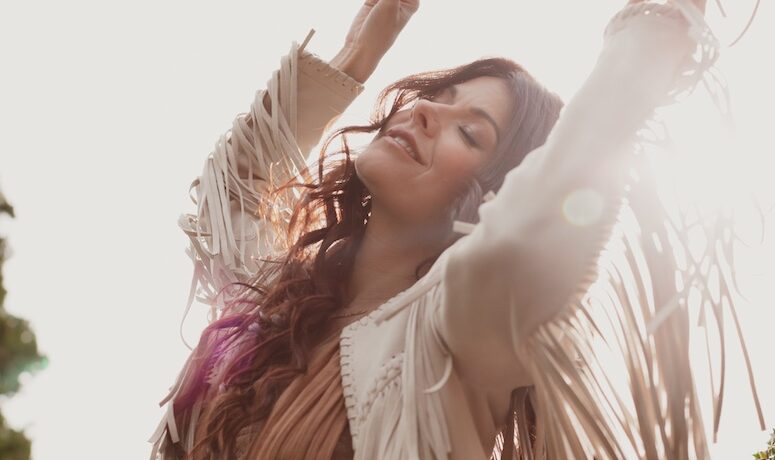 Singer, Songwriter, DJ, Ruby Chase, on The Show - Ep858