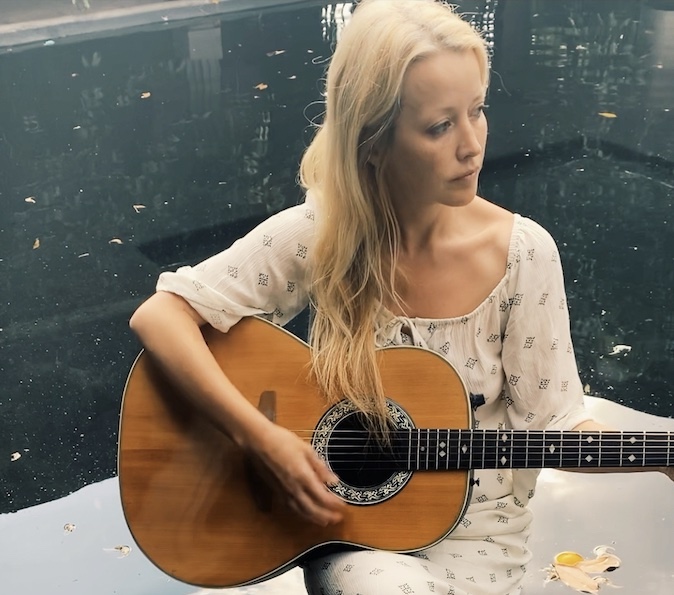 Renowned Mantra Singer, Erin Breech, on The Show - Ep865