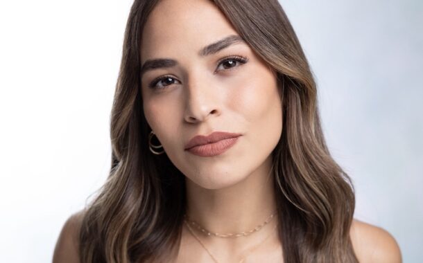 Crossover Singer, Elena Flores on The Life Changes Show - Ep886